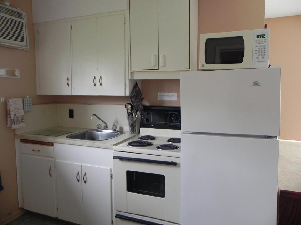 Destiny Beach Resort Osoyoos Quarto foto