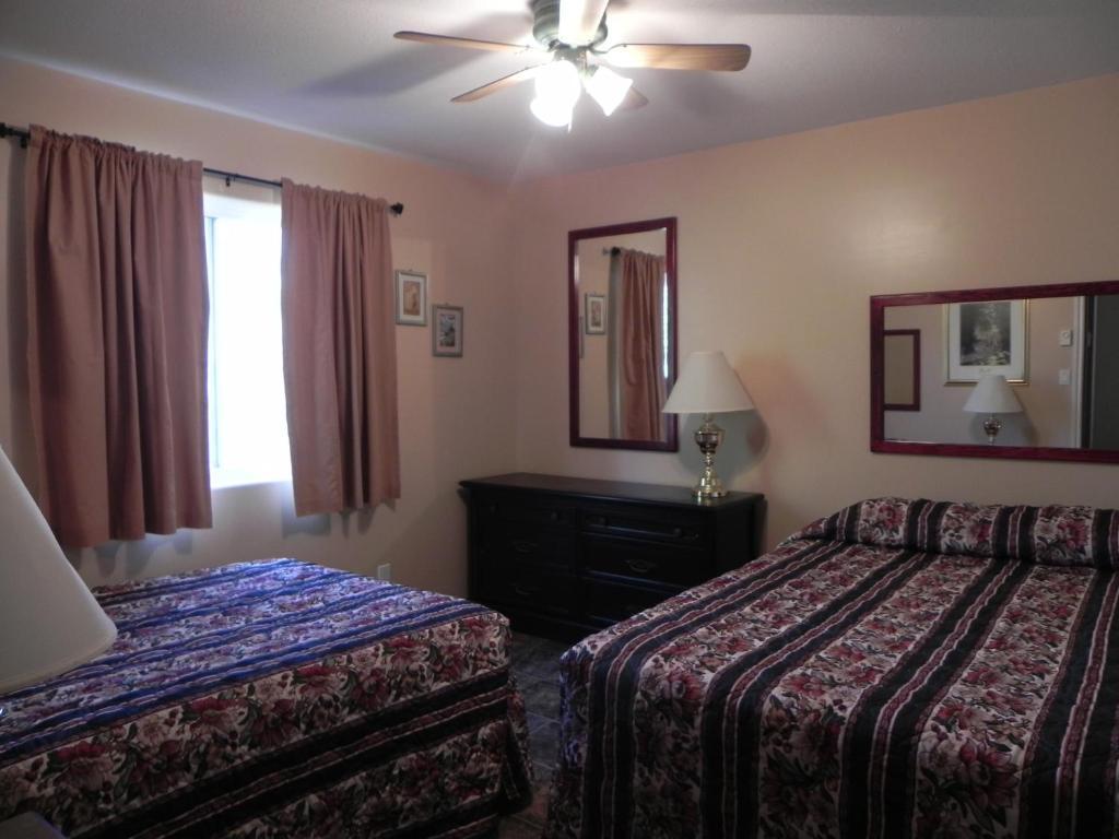 Destiny Beach Resort Osoyoos Quarto foto