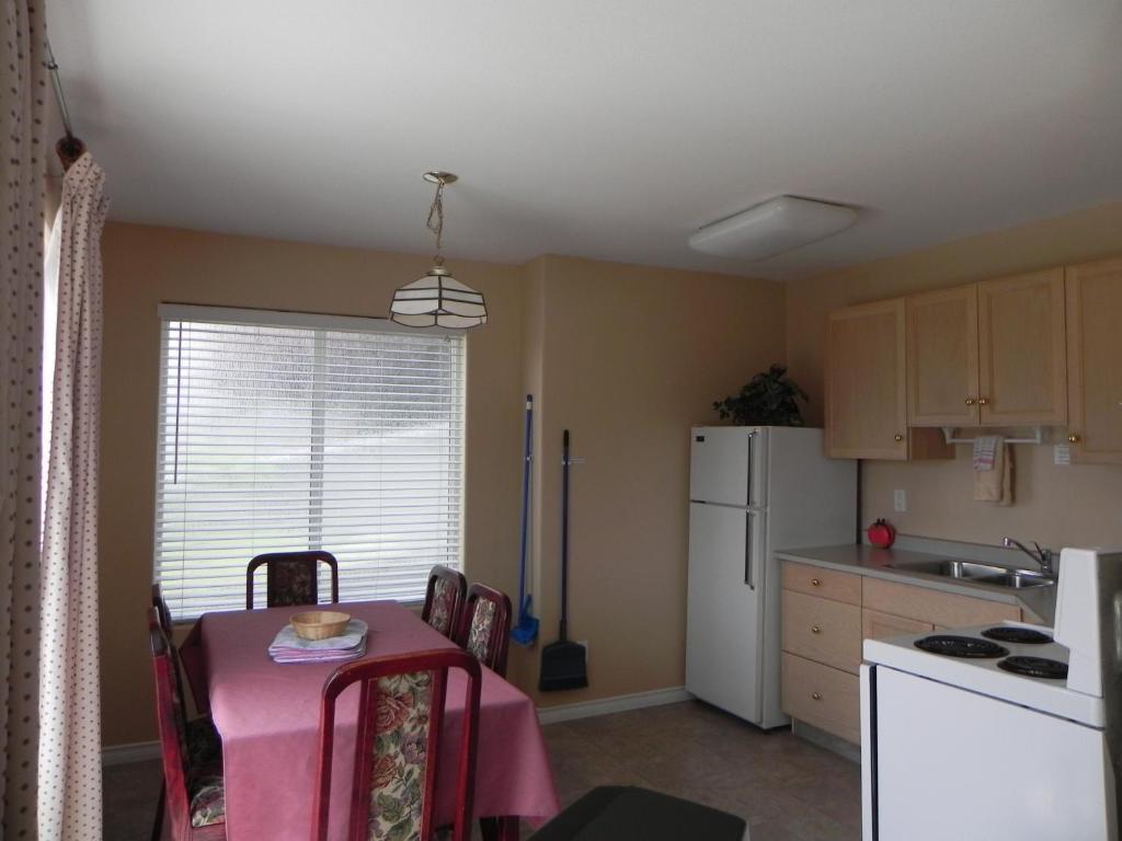 Destiny Beach Resort Osoyoos Quarto foto