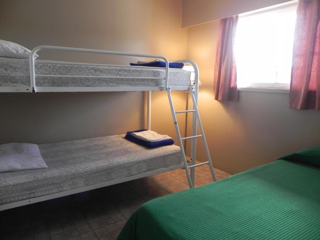 Destiny Beach Resort Osoyoos Quarto foto